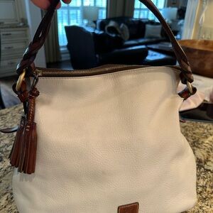 Elegant White Leather Handbag